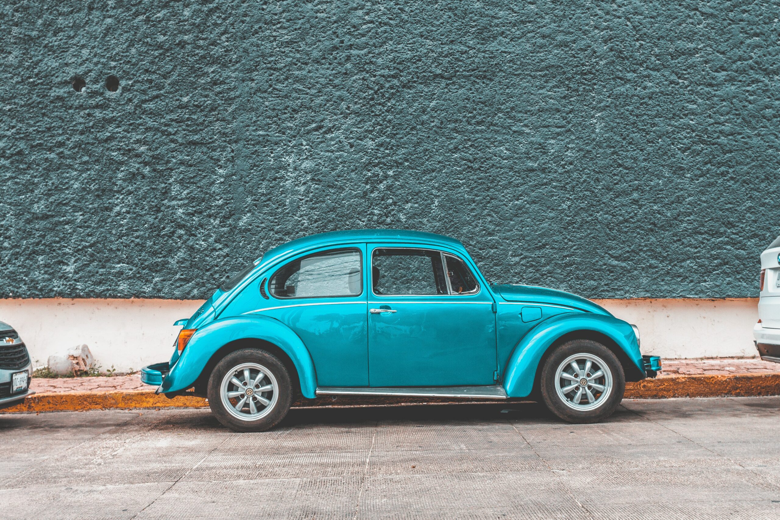 erik-odiin-DH_IAgZkJP4-unsplash | Wamly Blue vehicle