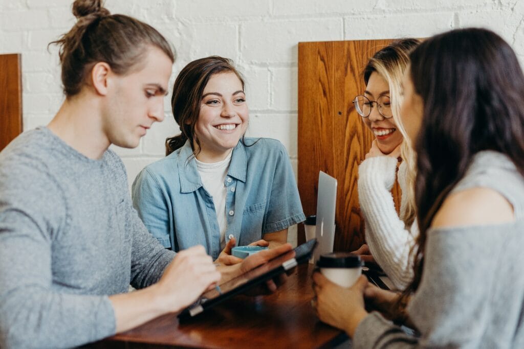 How To Best Keep Candidates Engaged During The Interview Process: 7 Ways 31 keep candidates engaged during the Interview Process